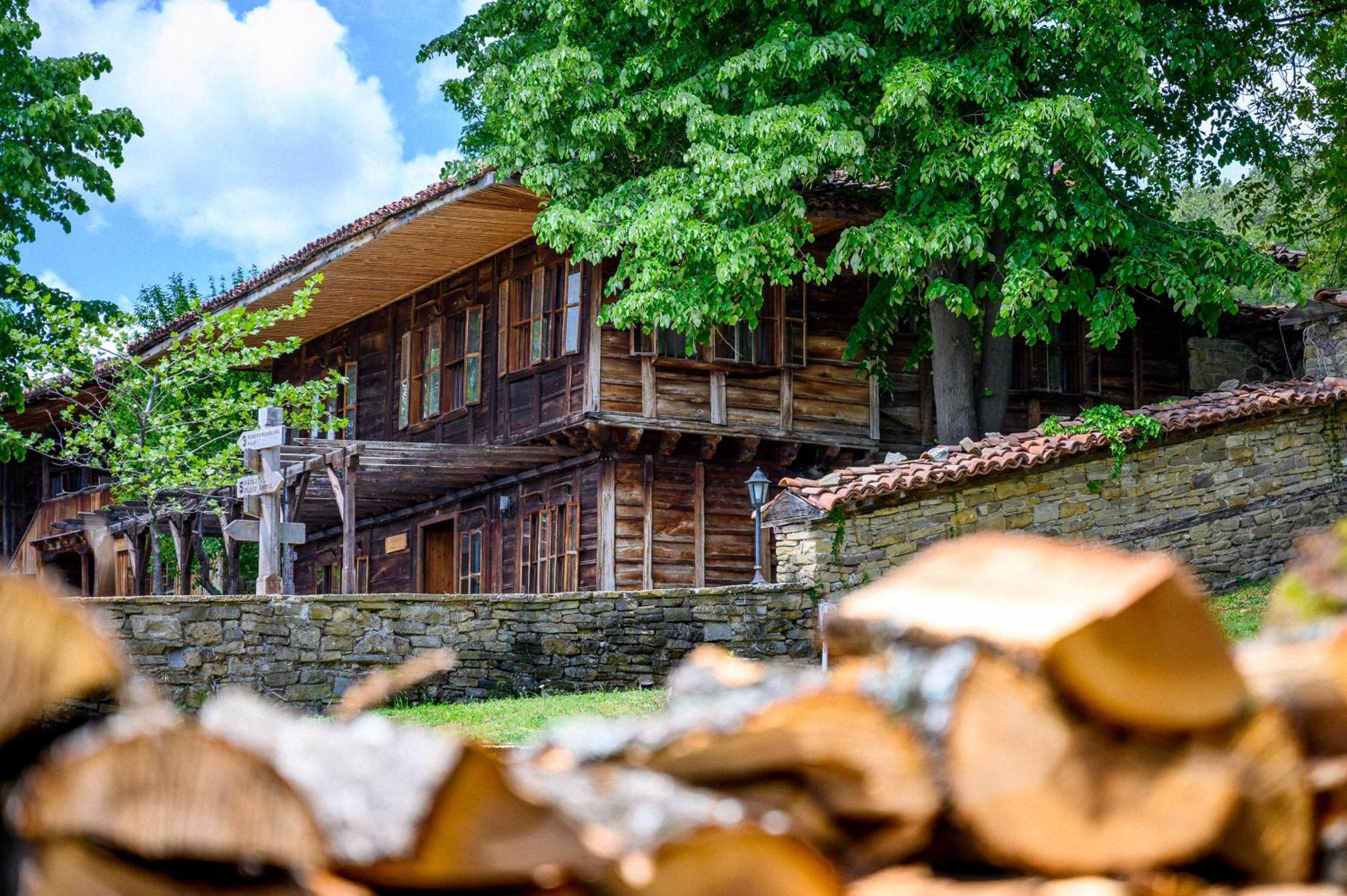 Guest Houses "Zlatna Oresha - Complex" Zheravna Exterior foto